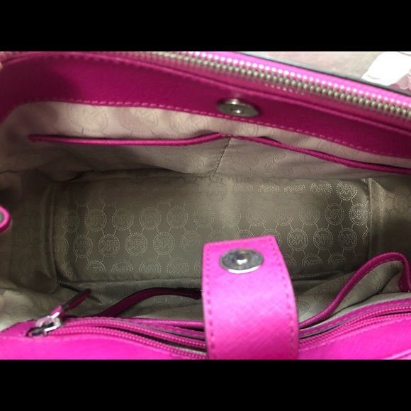 🔴SOLD🔴 Michael Kors Convertible Satchel - Picture 5 of 5